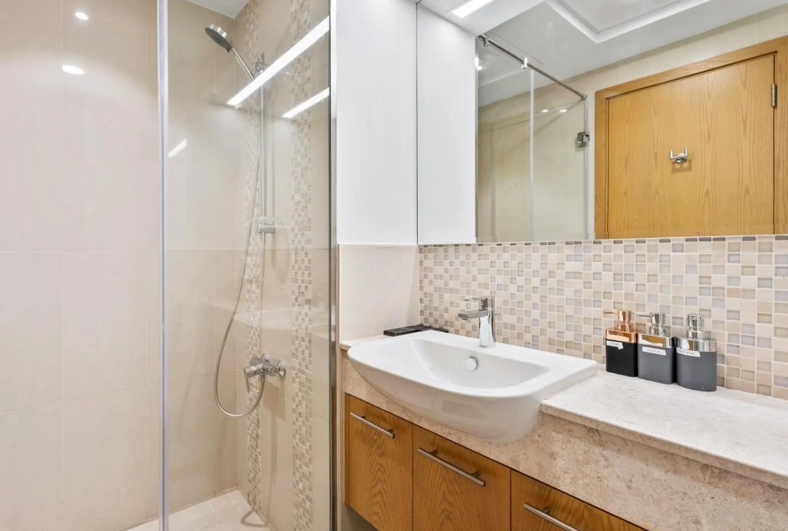 Skyline Charm 2Br Plus 1Gr W Burj Khalifa & Fountain Views In Downtown-03 Dubai