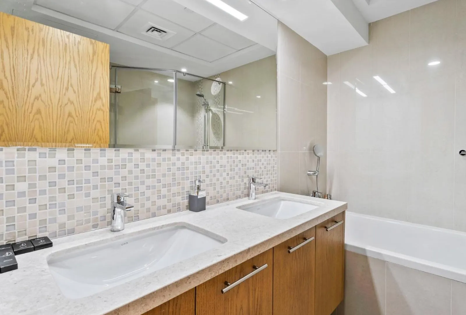 Skyline Charm 2Br Plus 1Gr W Burj Khalifa & Fountain Views In Downtown-03 Dubai 0*,